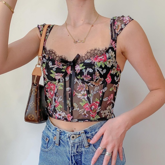 Victoria’s Secret — BNWT Unlined Bra Top in Black Floral ✨ - Picture 2 of 4